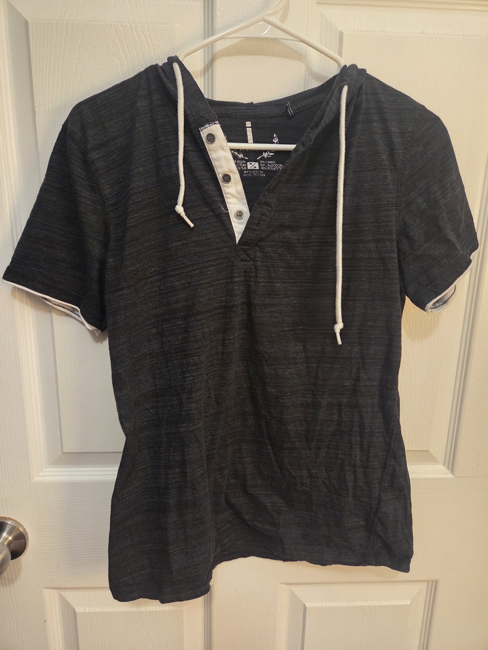 i jeans by Buffalo Short-Sleeve Hooded Henley in Charcoal with White Trim